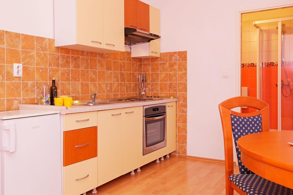 Guest House Kod Peskarije Vela Luka Rum bild